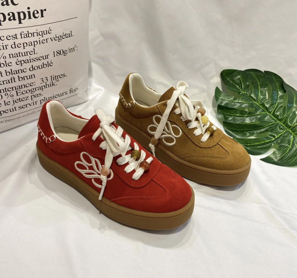 Lace-Up Fashion Sneakers with Embroidery and Pearl
